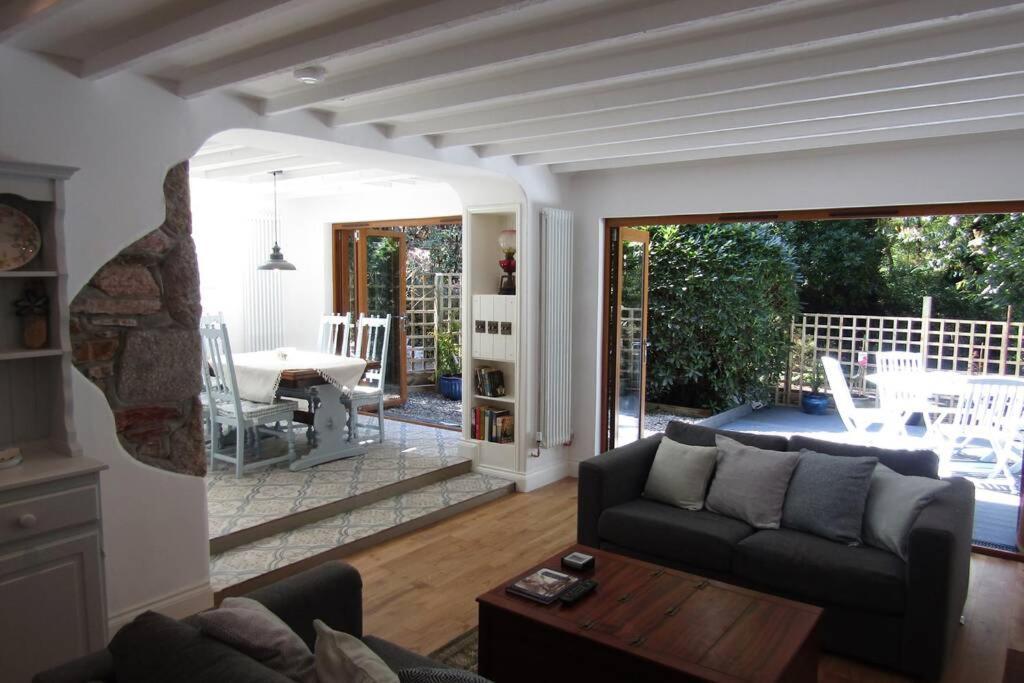 Lovely Spacious Cottage Near The Coast سانت أوستيل المظهر الخارجي الصورة